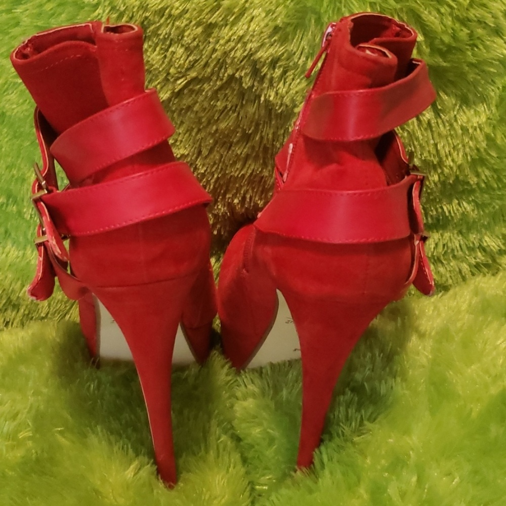 Heels - Picture 2 of 2